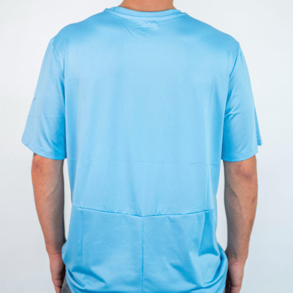 POLERA DEPORTIVA HOMBRE CELESTE